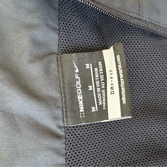 Nike Golf DriFit Quarter-zip Pullover. Black, water resistant material. - Picture 3 of 7